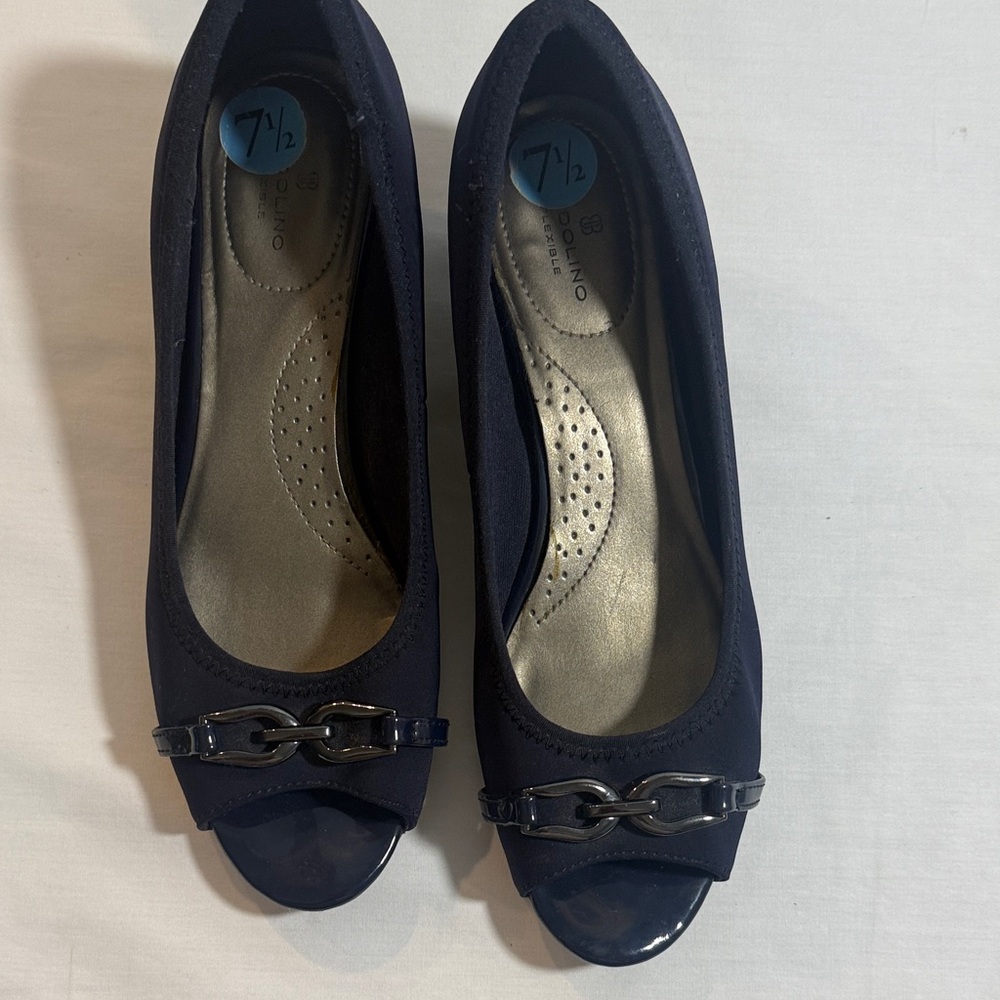 Bandolino Women's Navy Peep Toe Heels